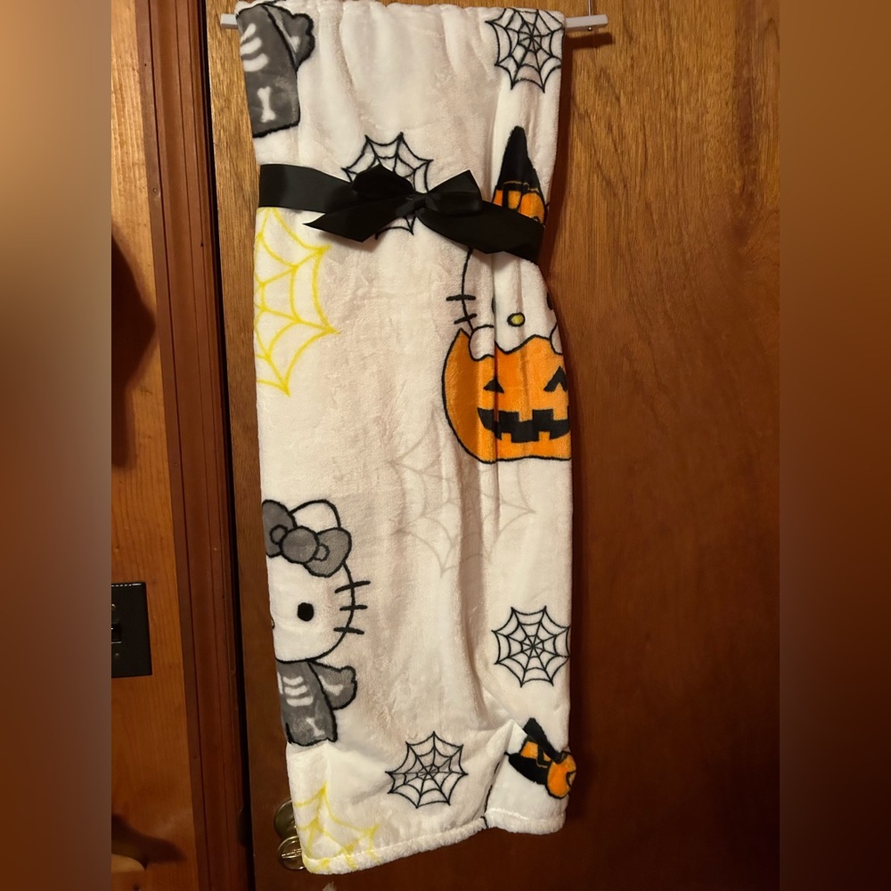Hello Kitty Halloween Throw Blanket BNWT